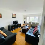 Mountain View Retreat:2-Beds Apt In Prime Location